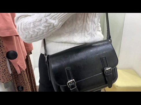 ❤️ Offentlig onani av ungtispe FeralBerry med en dildo i prøverommet ️❌ Hjemmelaget porno på porno no.xxxdeutschepornos.ru ❤