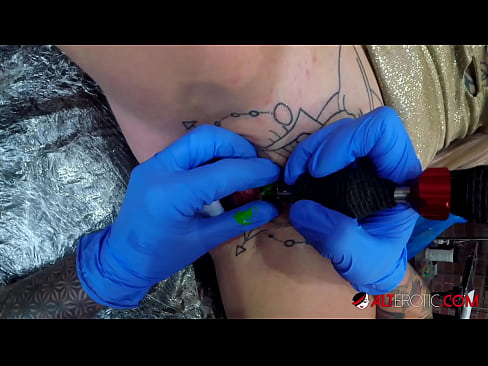 ❤️ Ekstremt tatovert hottie Sully Savage tok en tatovering på klitoris ️❌ Hjemmelaget porno på porno no.xxxdeutschepornos.ru ❤